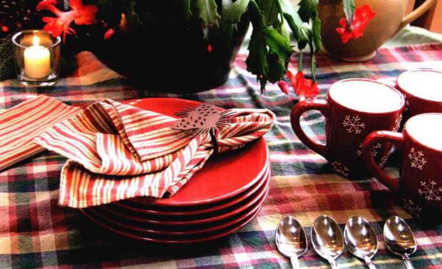 Decoración de mesa temática de invierno: Ilumina la estación fría con colores cálidos