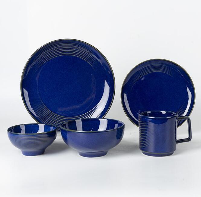 A Guide to Using Custom Dinner Plates for Weddings or Corporate Events